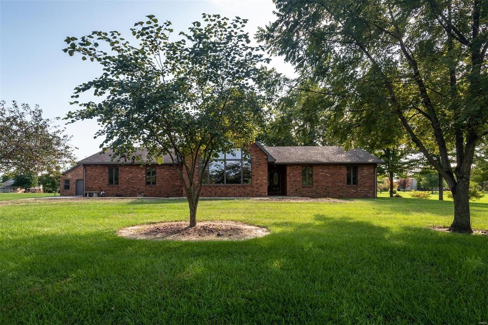 901 Niebruegge Ln, Freeburg, IL 62243 - photo 1