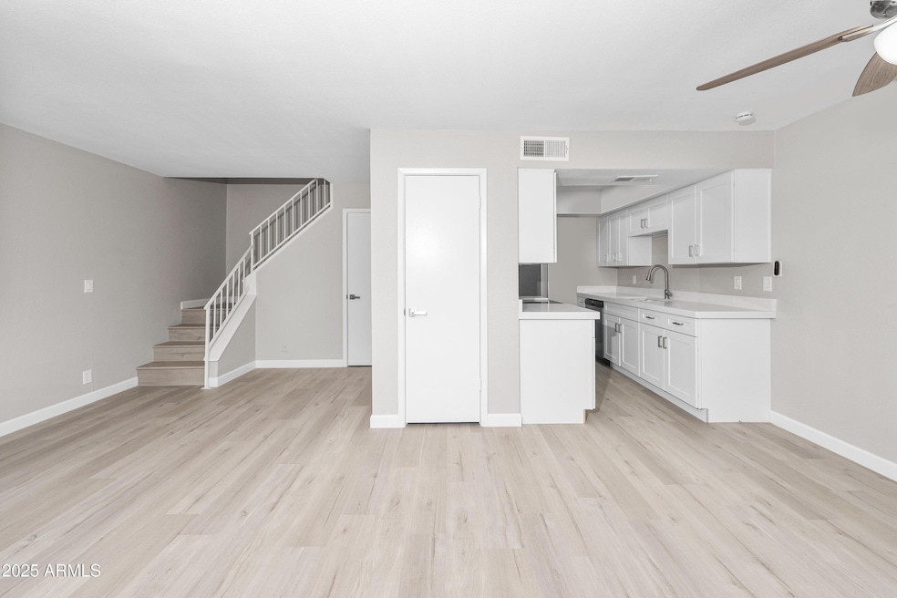 286 W Palomino Dr unit 147, Chandler, AZ 85225 - photo 1