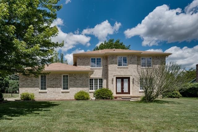 2356 Claymont Dr, Troy, MI 48098 - photo 1