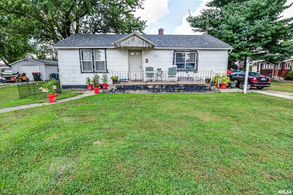 325 N Poplar St, Assumption, IL 62510 - photo 1