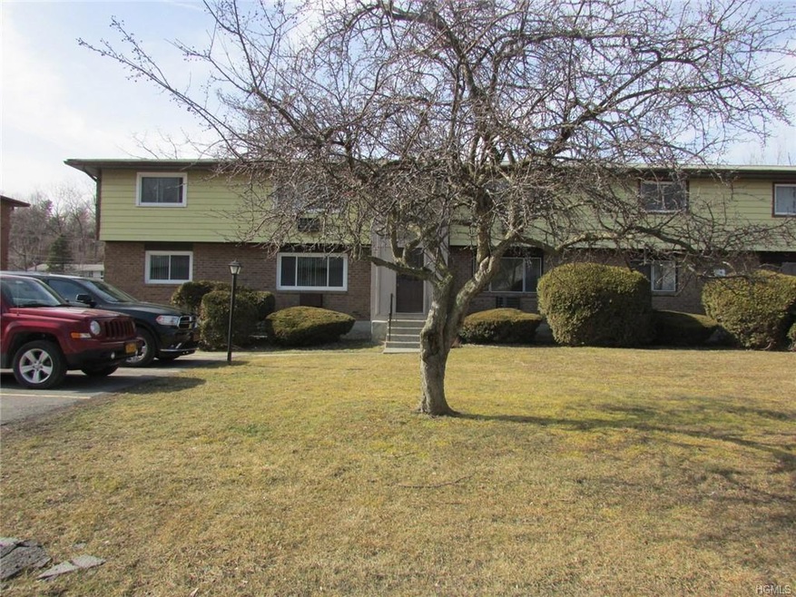 801 Parr Meadow Dr, Newburgh, NY 12550 - photo 1