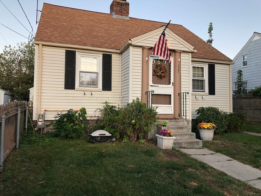 527 Burncoat St, Worcester, MA 01606 - photo 1