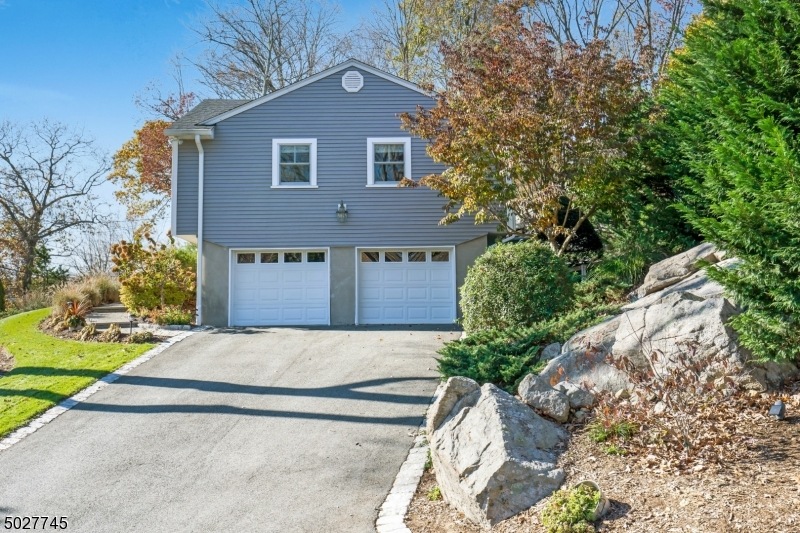 29 Lorettacong Dr, Lake Hopatcong, NJ 07849 - photo 1