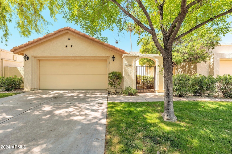 8884 S Drea Ln, Tempe, AZ 85284 - photo 1
