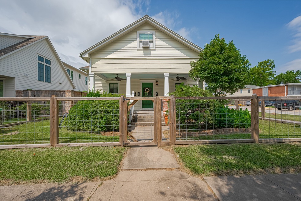 845 Columbia St unit B, Houston, TX 77007 - photo 1