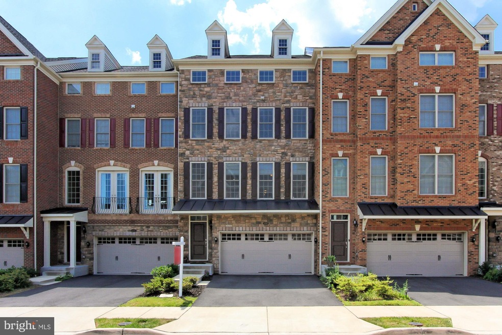 42645 Lancaster Ridge Terrace, Chantilly, VA 20152 - photo 1