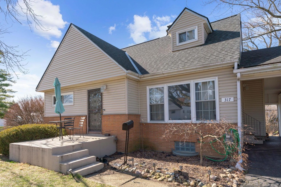 317 Pineview Dr, Columbus, OH 43213 - photo 1