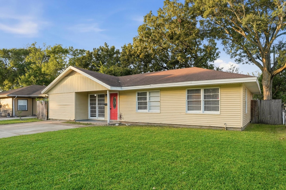 2918 Tarpey Ave, Texas City, TX 77590 - photo 1