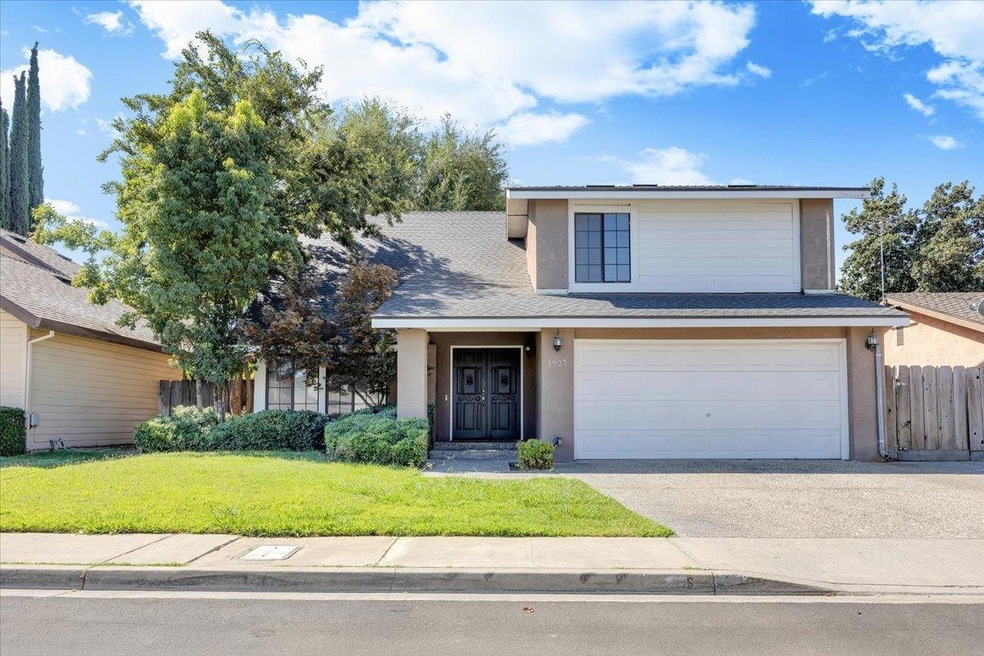 1925 Blue Spruce Dr, Oakdale, CA 95361 - photo 1