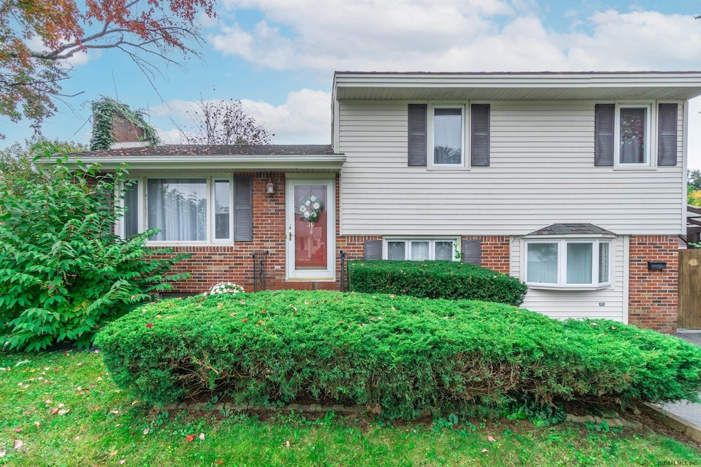 30 Tulip St, Schenectady, NY 12306 - photo 1