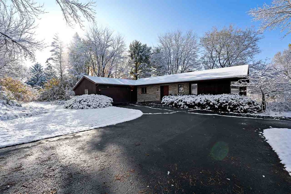 5683 Vineyard Rd, Fitchburg, WI 53575 - photo 1