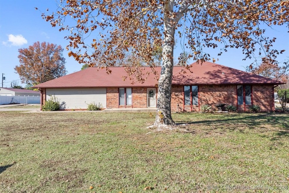 276 Elm Dr, Pryor, OK 74361 - photo 1