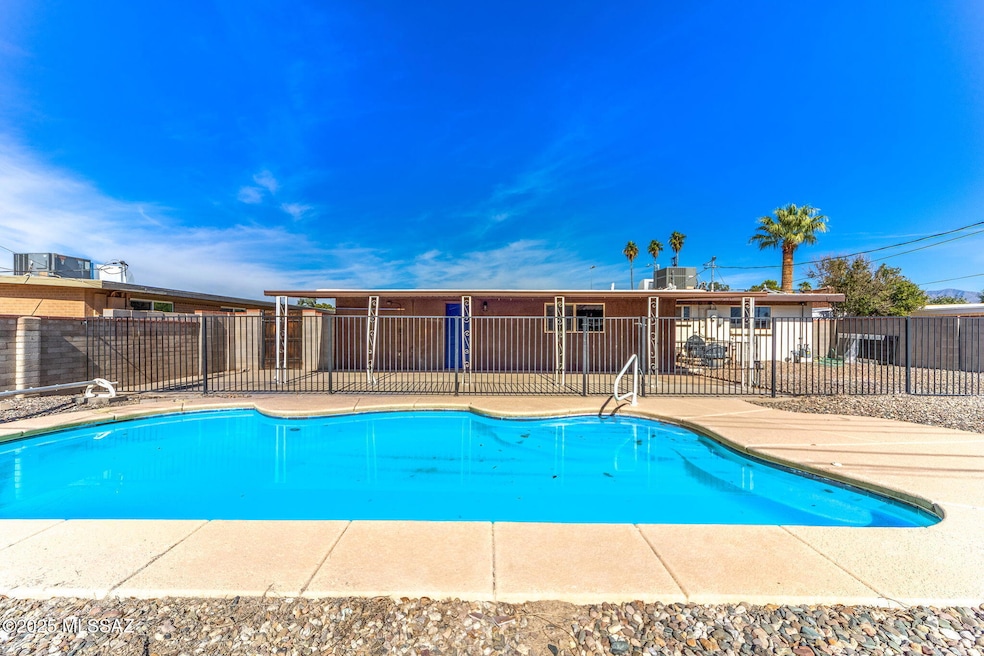 1033 W Lind St, Tucson, AZ 85705 - photo 1