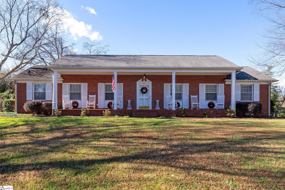 5 Coleman Park Cir, Travelers Rest, SC 29690 - photo 1