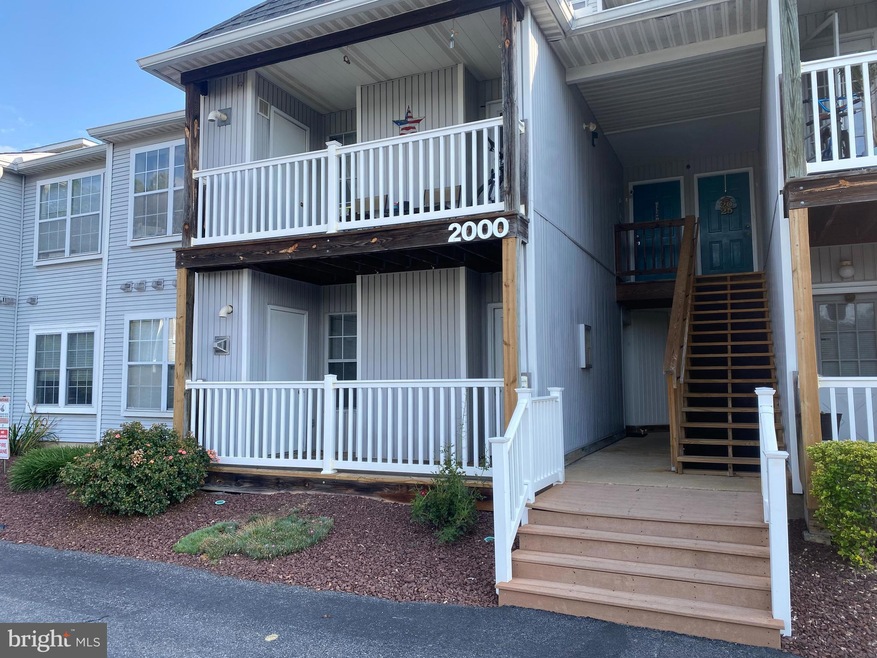 2004 Waters Edge Dr unit 2004, Newark, DE 19702 - photo 1