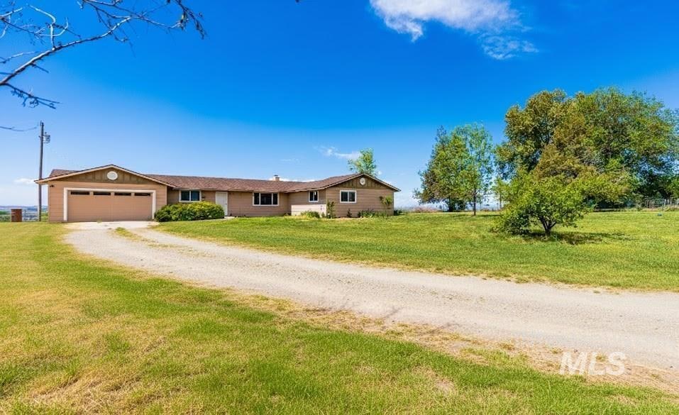 3915 1st Ln E, Parma, ID 83660 - photo 1