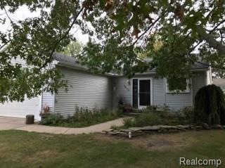 7013 Pershing, Waterford, MI 48327 - photo 1