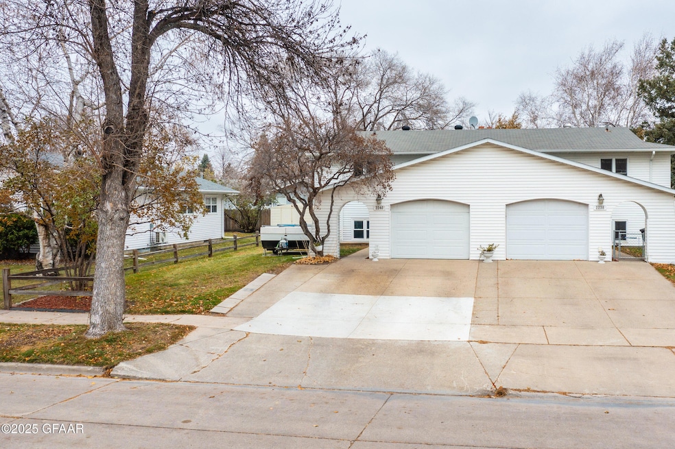 2240 Springbrook Ct, Grand Forks, ND 58201 - photo 1
