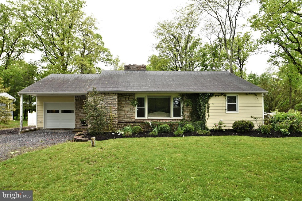 2076 Bedminster Rd, Perkasie, PA 18944 - photo 1