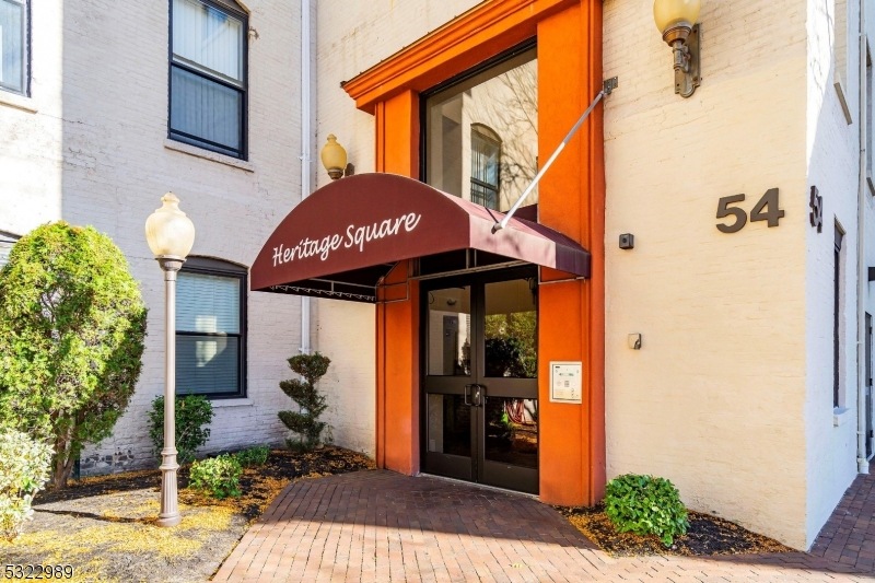 54 W Cherry St unit 205, Rahway, NJ 07065 - photo 1