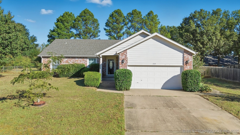 1212 W Laredo St, Haskell, OK 74436 - photo 1