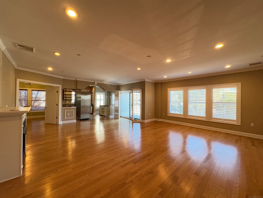 150 Harbour Close unit 202, New Haven, CT 06519 - photo 1