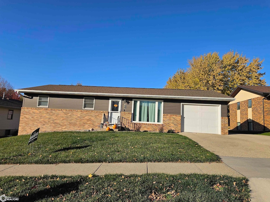 641 Alta Vista Dr, Carroll, IA 51401 - photo 1