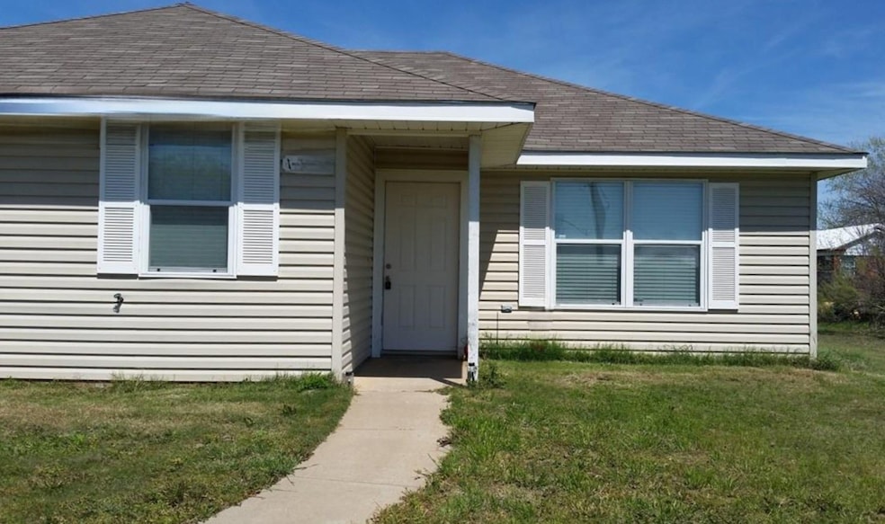 3602 Mandy Dr unit 2, Granbury, TX 76048 - photo 1