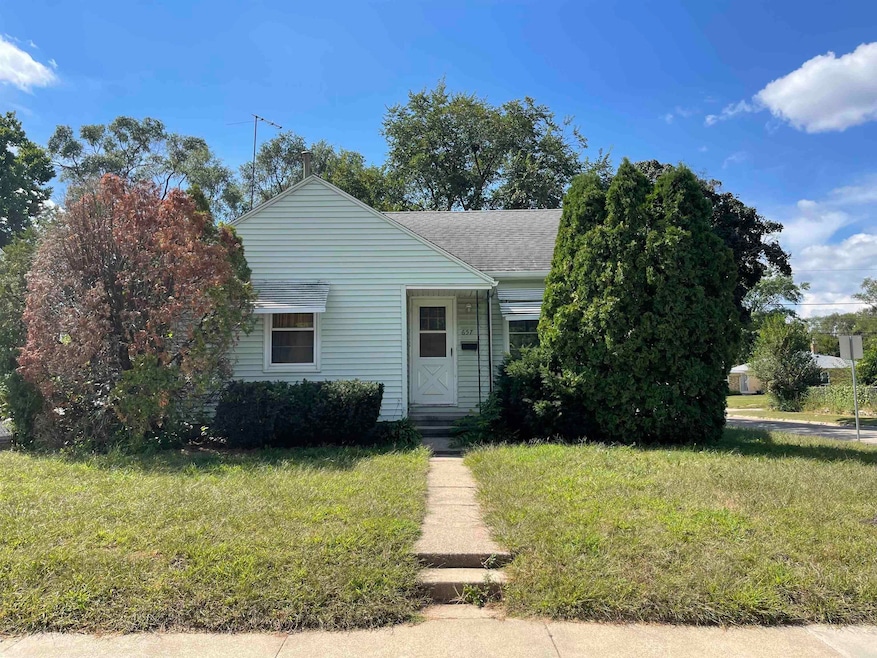 657 Sherman Ave, Waterloo, IA 50703 - photo 1