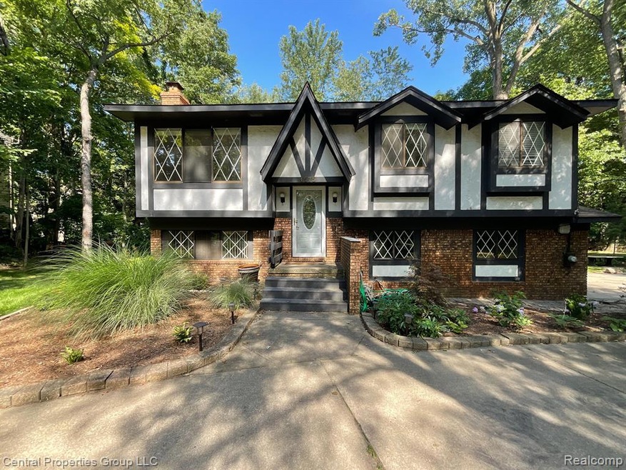 Welcome to 4575 Borland Street.