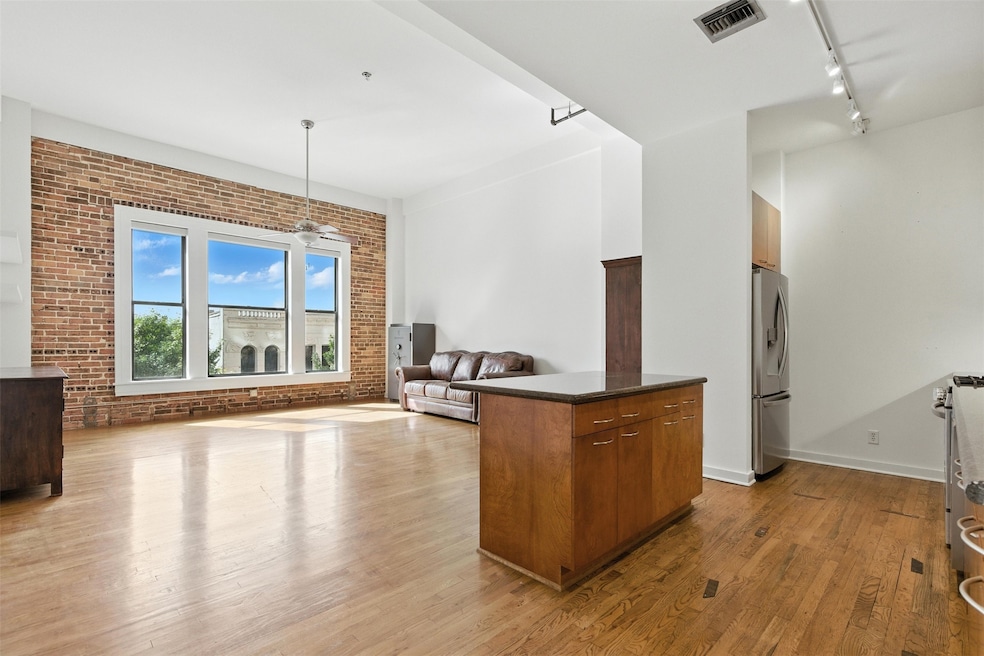 Welcome to 915 Franklin st Unit 2I. This is a 1 Be