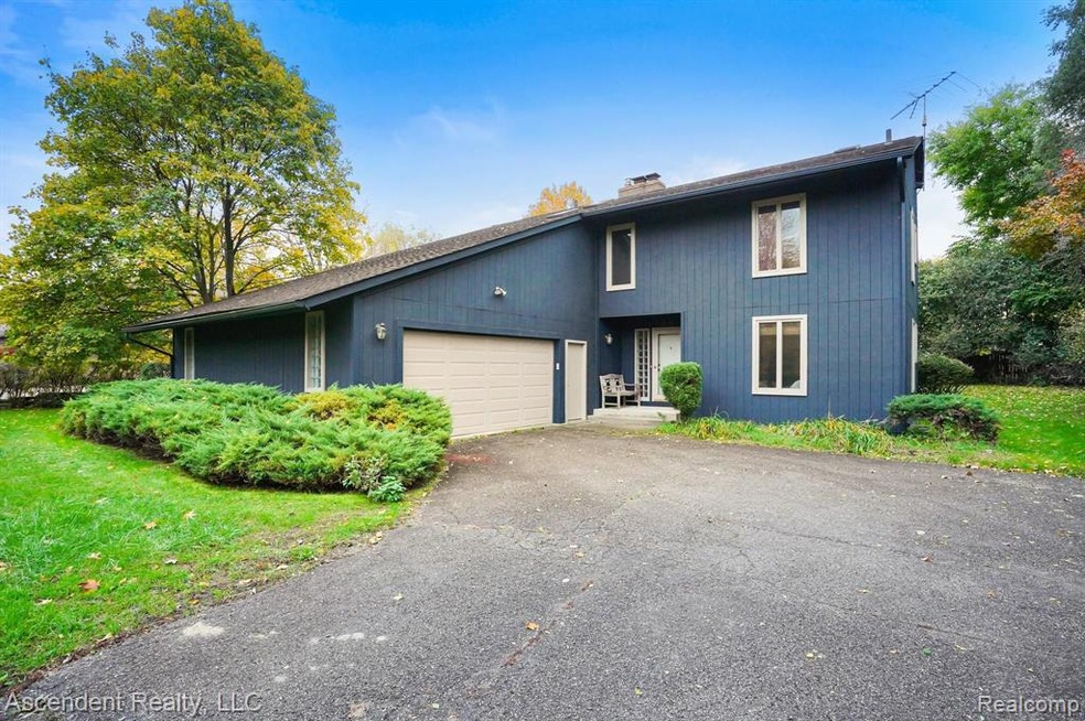 3075 Walnut Lake Rd. West Bloomfield Township