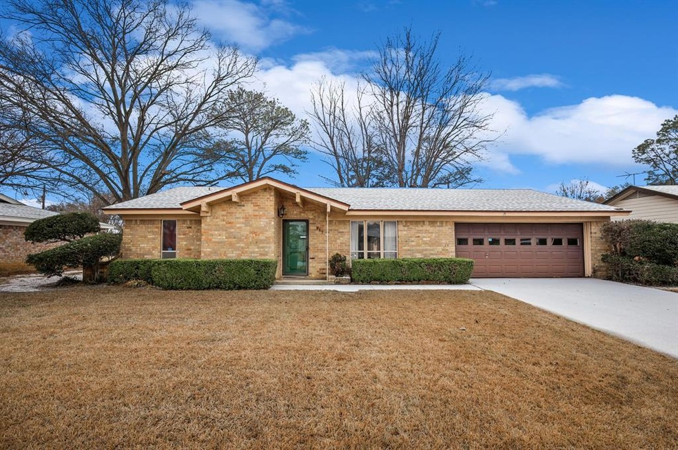 217 E Louella Dr, Hurst, TX 76054 - photo 1