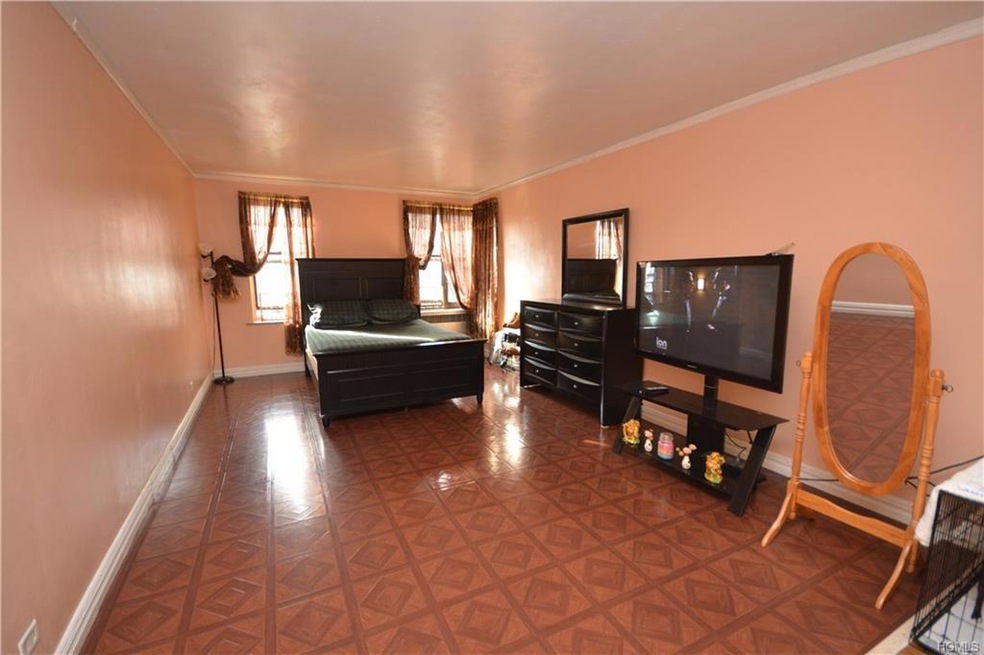 306 S Mosholu Pkwy unit 1B, Bronx, NY 10458 - photo 1