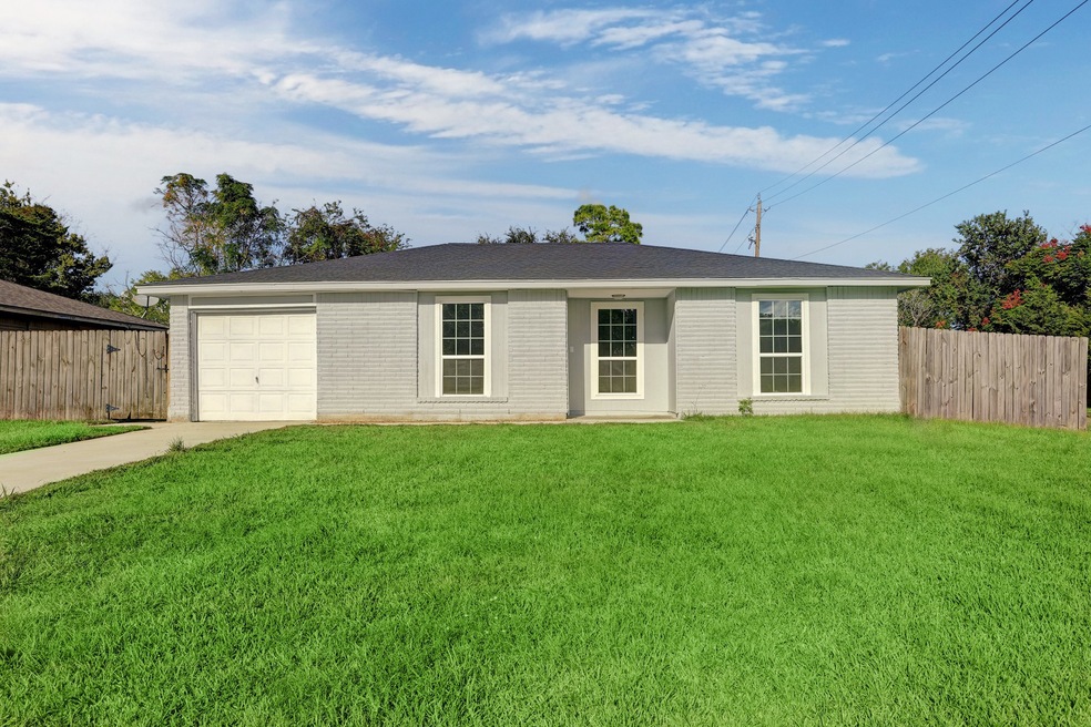 16739 Forest Bend Ave, Friendswood, TX 77546 - photo 1