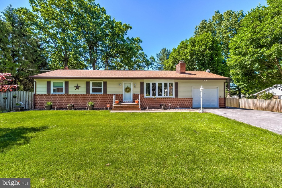 913 Dixon Ave, Sykesville, MD 21784 - photo 1