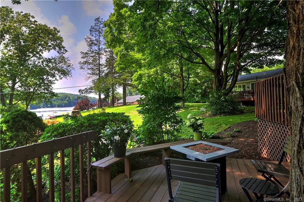 85 W Lake Rd, Trumbull, CT 06611 - photo 1