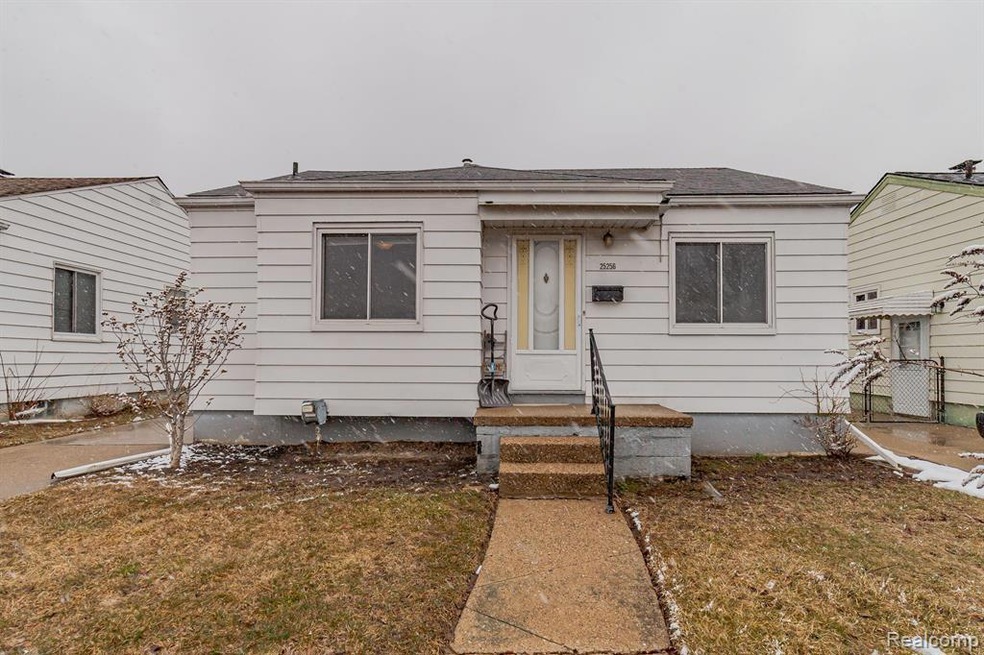 25256 Dale St, Roseville, MI 48066 - photo 1