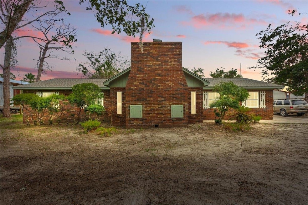 907 2nd Ave SE, Steinhatchee, FL 32359 - photo 1