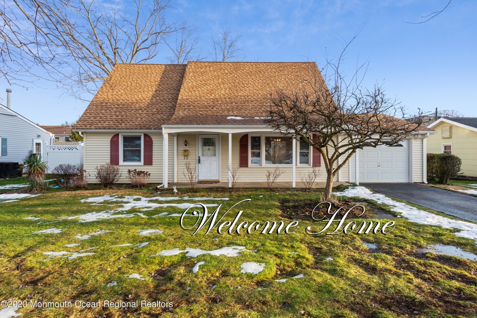 00Front_Exterior_Welcome_home