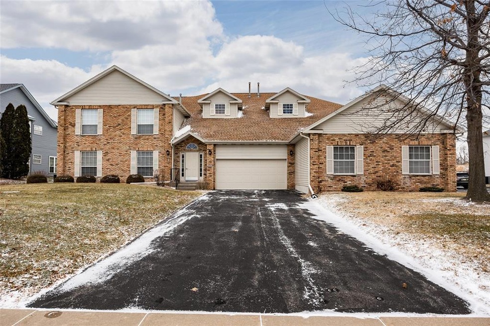 2830 Towne House Dr NE unit C, Cedar Rapids, IA 52402 - photo 1