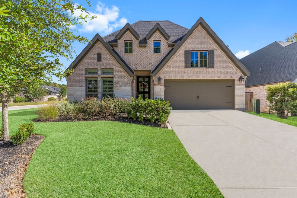 Welcome home to 164 E Cascade Heights Drive!  
Look at all that curb appeal ... Perry Home with stunning front elevation and beautiful brick & stone!