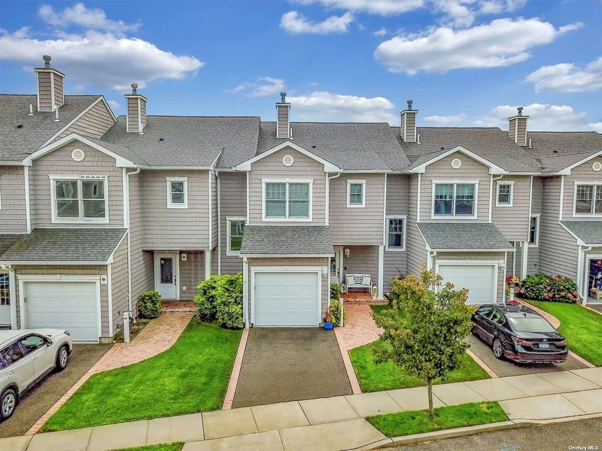 45 Ocean Watch Ct unit 45, Freeport, NY 11520 - photo 1