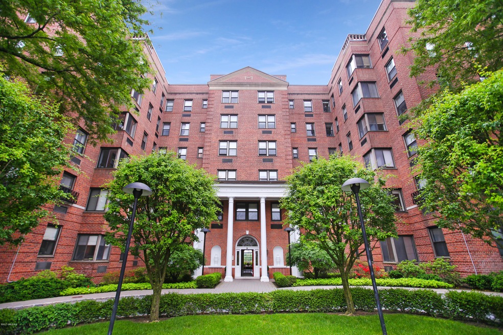 Harbor View unit 4K, Greenwich, CT 06830 - photo 1