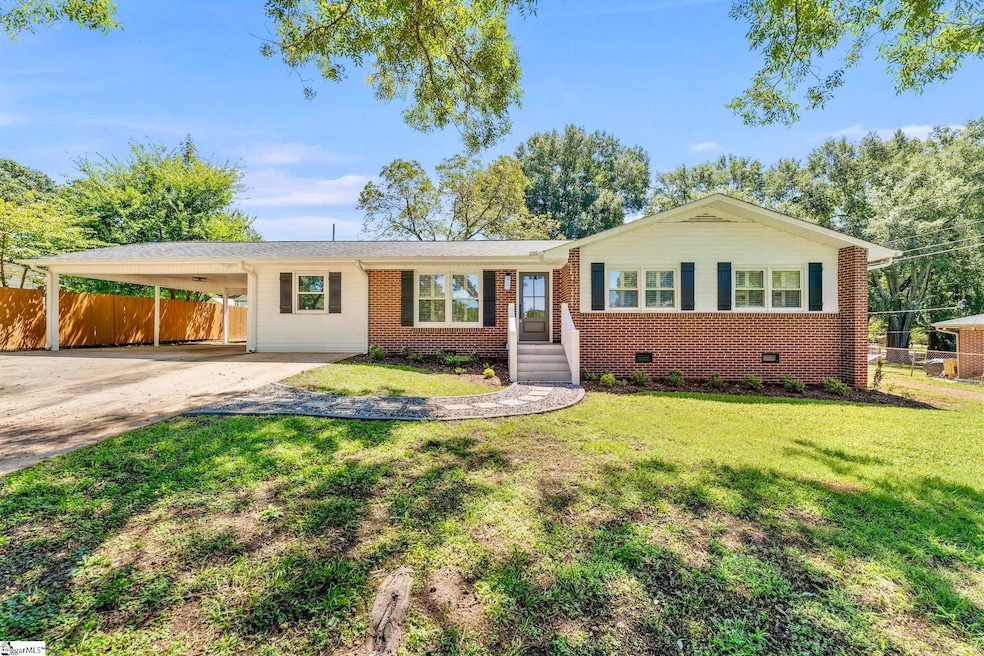 203 Fernwood Cir, Anderson, SC 29626 - photo 1