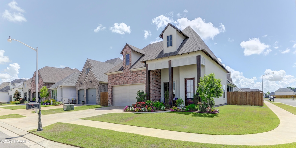 205 San Sebastian Dr, Youngsville, LA 70592 - photo 1