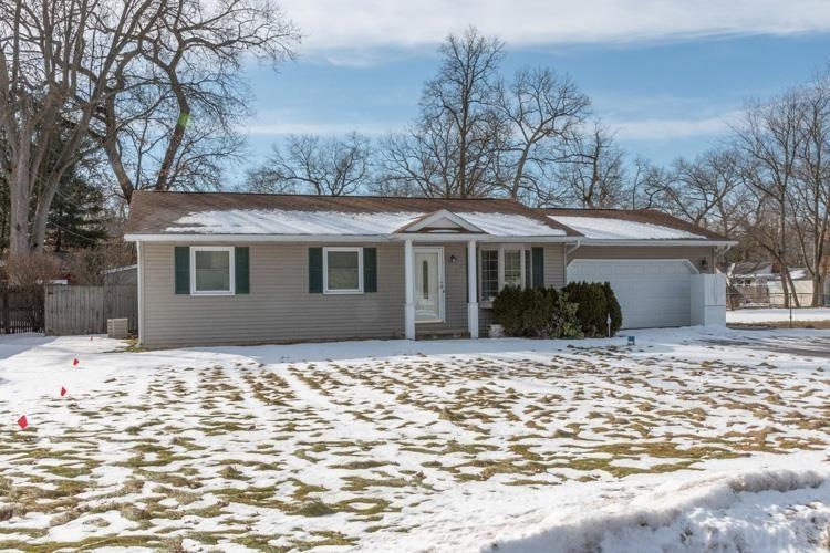 228 E Willow Dr, South Bend, IN 46637 - photo 1