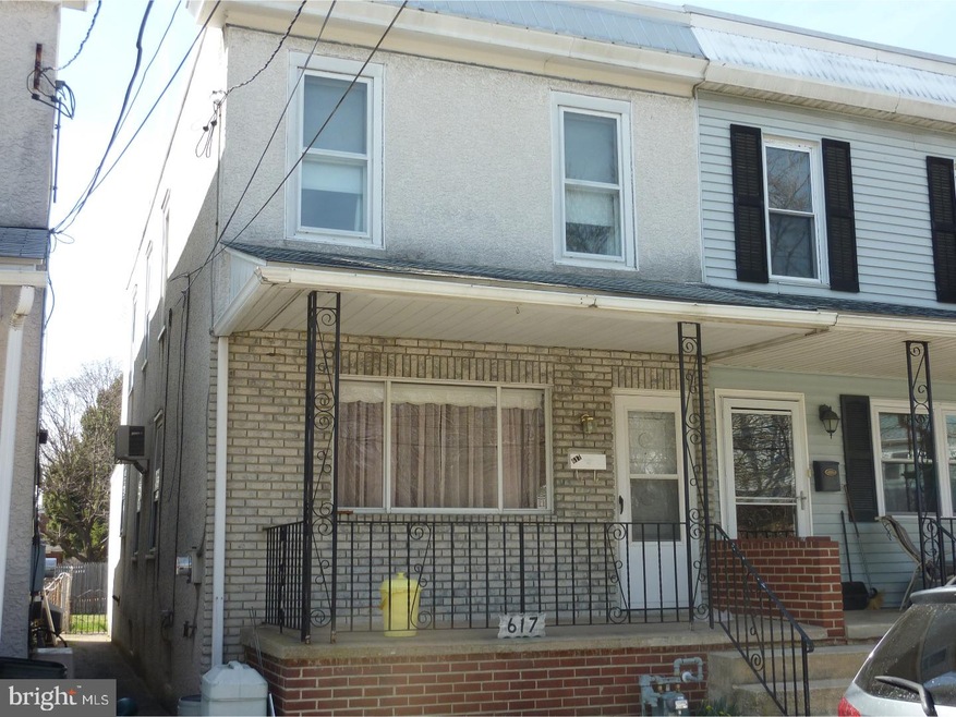 617 Maddock St, Crum Lynne, PA 19022 - photo 1