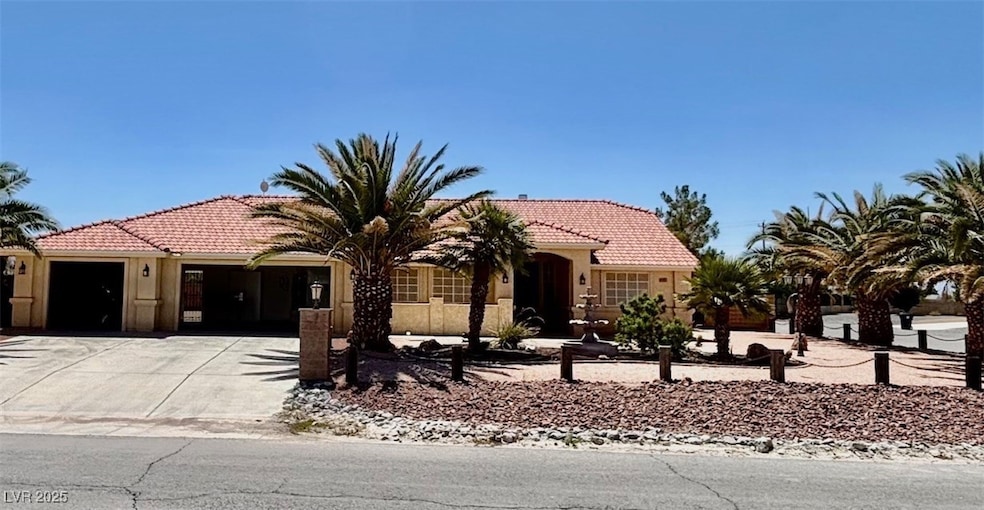 View of front facade with an attached garage, a ti