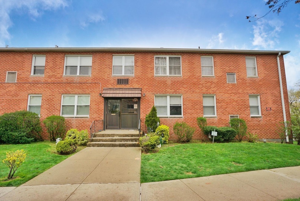 890 Armstrong Ave unit 2-3, Staten Island, NY 10308 - photo 1